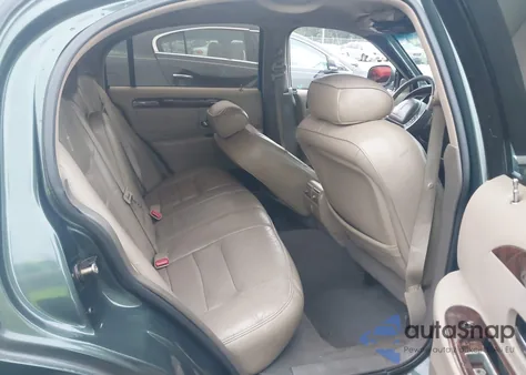 1999 Lincoln Town Car Signature z USA, uszkodzony, nr VIN 1LNHM82W6XY617045